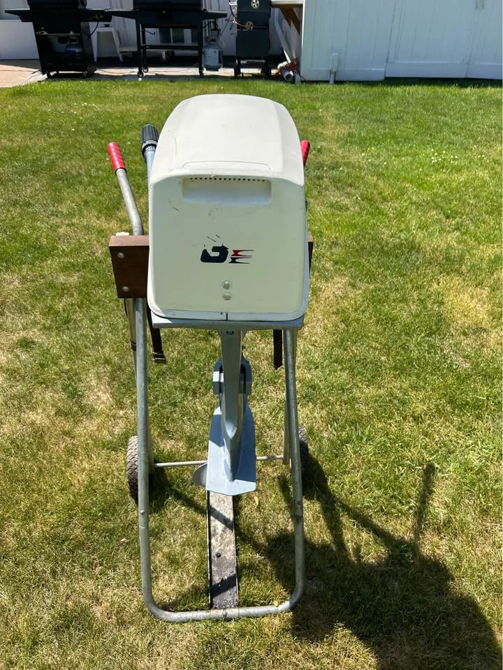 Evinrude 8 hp outboard motor - photo 3