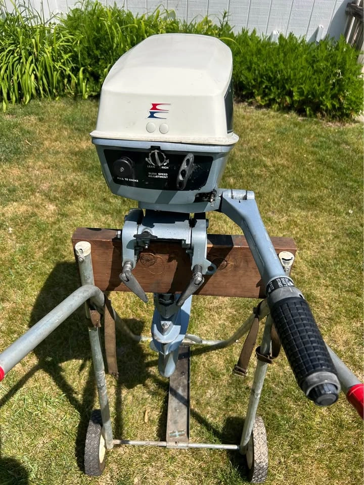 Evinrude 8 hp outboard motor - photo 5