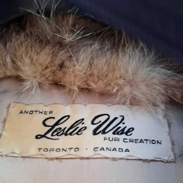 Vintage "Another Leslie Wise" Genuine Fur Coat- Made in Canada - photo 5