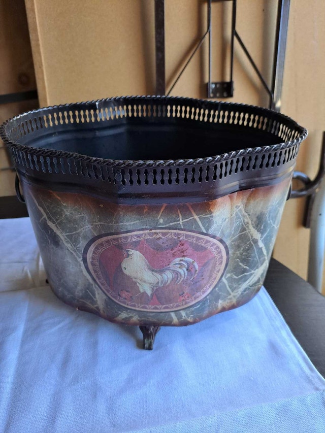 VINTAGE 3 Metal Rooster Planters - photo 2
