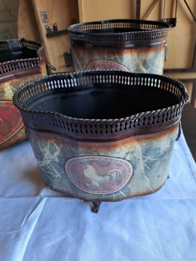 VINTAGE 3 Metal Rooster Planters - photo 4