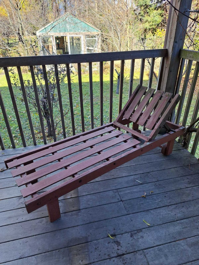 Wooden Chaise Lounger – Stylish & Comfortable Outdoor Seating