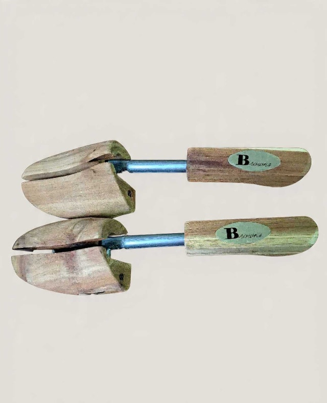 Vintage Browns 10" Wooden Shoe Trees – Set of 4 - photo 2