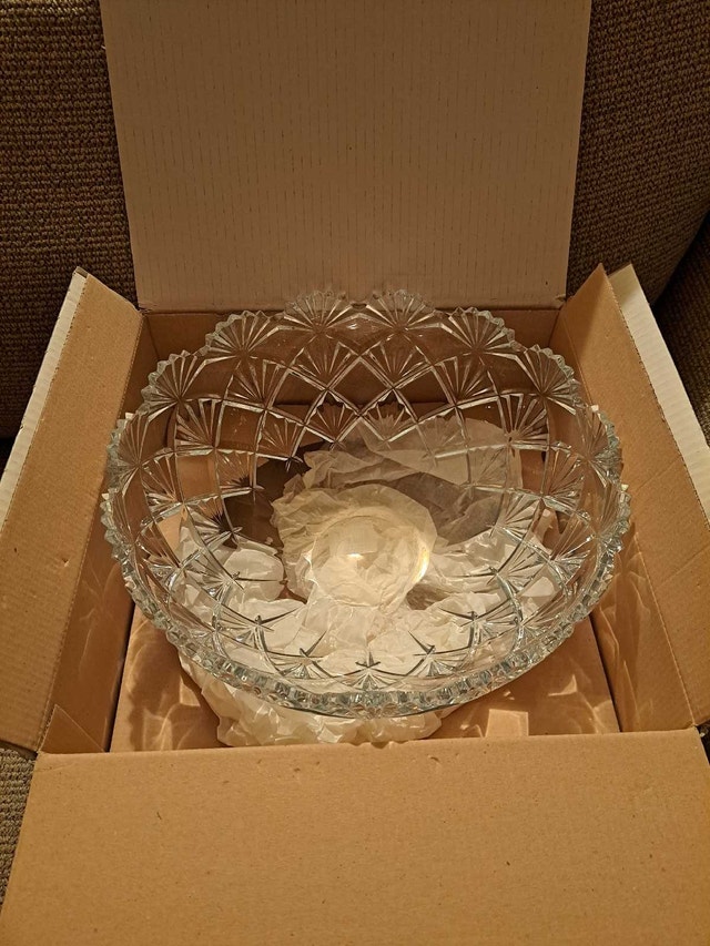 Mikasa Viceroy Crystal Centerpiece Bowl (VT300/730)