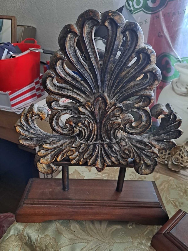 Pair of Vintage Carved Wood Acanthus Leaf Bookends - photo 3