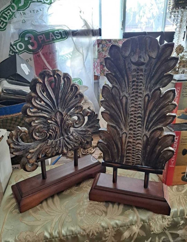 Pair of Vintage Carved Wood Acanthus Leaf Bookends - photo 4