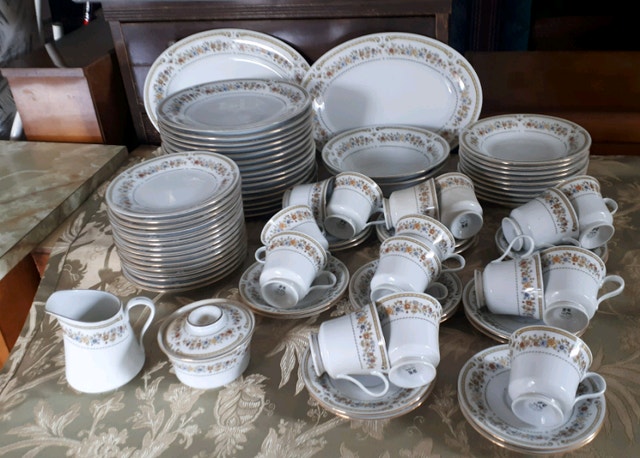 Vintage 76 PCS LILING FINE CHINA Yung Shen CHIPPENDALE