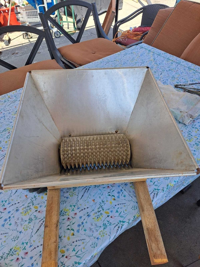 Manual Grape Grinder - photo 3
