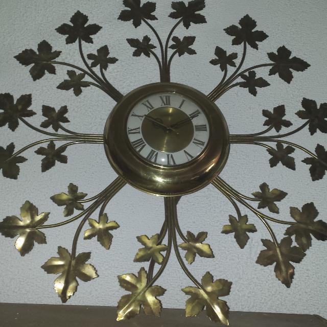 ANTIQUE BRASS UNITED MAPLE LEAF SUNBURST LARGE WALL CLOCK
