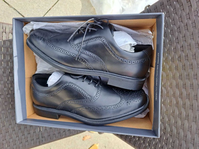VINTAGE Rockport Men's Waterproof Wingtip Oxford – Leather