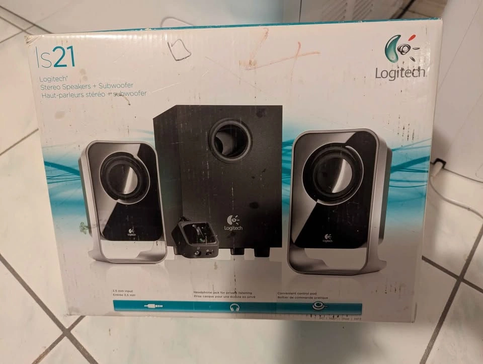 Logitech IS21 stereo speakers + subwoofer - photo 2