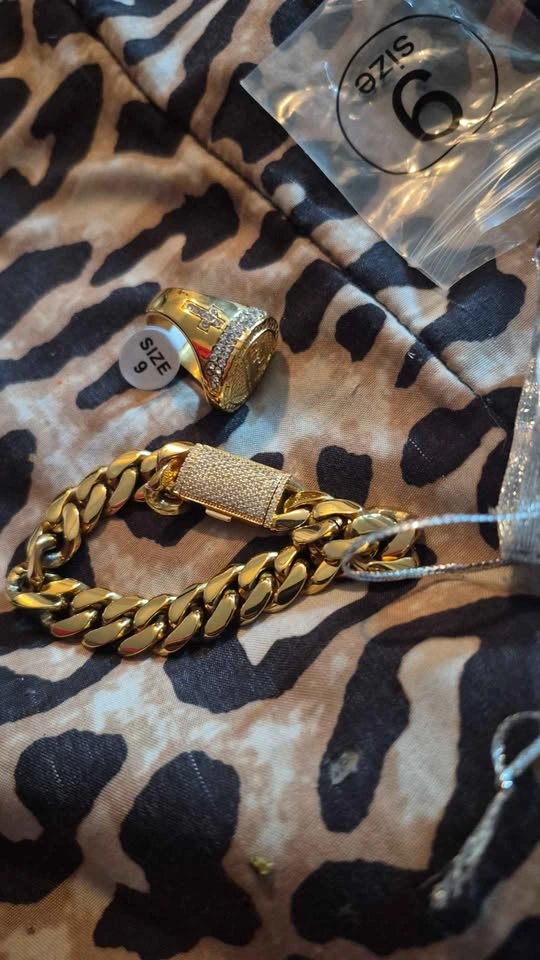 316L Stainless Steel Gold Cuban Link Bracelet & Last Supper Ring - photo 3