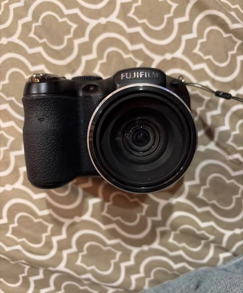 Fujifilm FinePix S2980 - photo 2