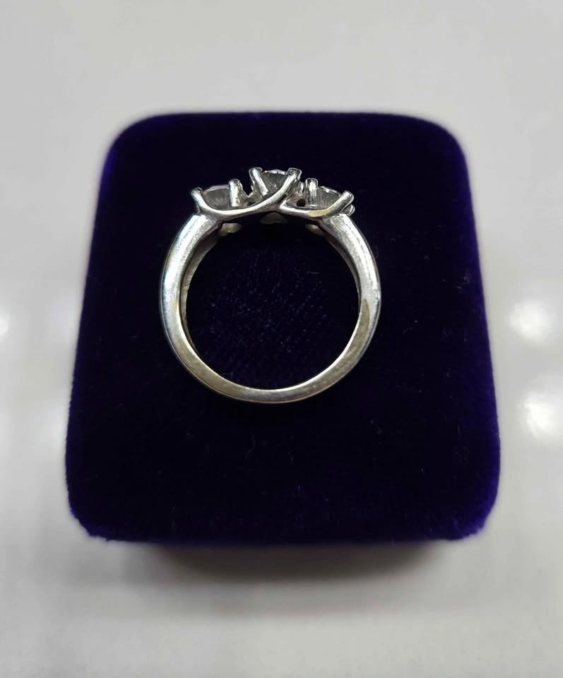 14k White Gold 3-Stone Diamond Engagement Ring (0.96ctw) - photo 2
