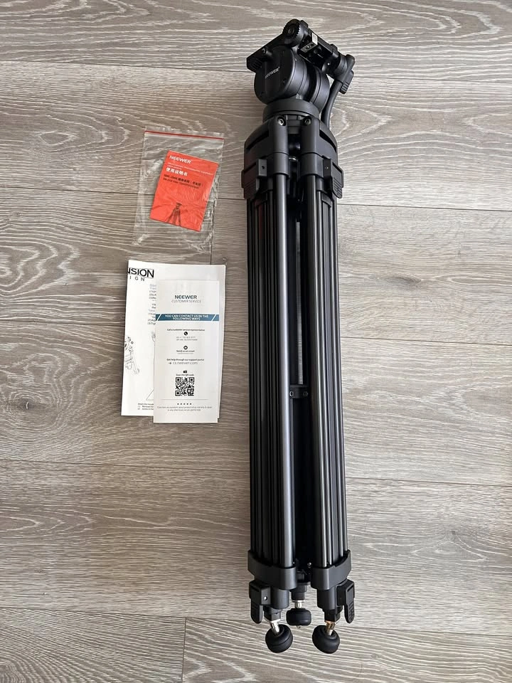 NEW Neewer NW-2500 Professional Video Tripod w/ Fluid Head