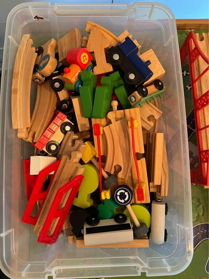 Hape Wooden Train Table with Tracks and Accessories - photo 4