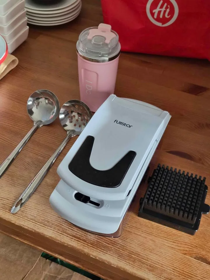 MOVING SALE - Fullstar food chopper, kitchen ladles, water bottl - photo 2
