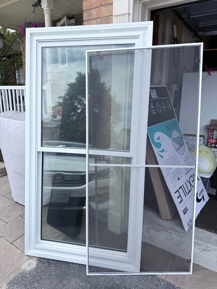 Large White Vinyl Double Pane Window 97cm x 189cm - photo 2