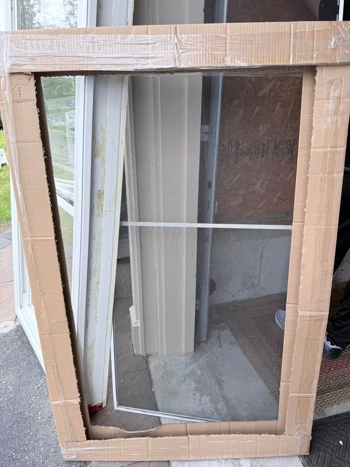 White Aluminum Window/Frame Component - photo 2