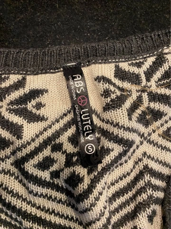 Gray Cardigan with Winter Cream Design - photo 2