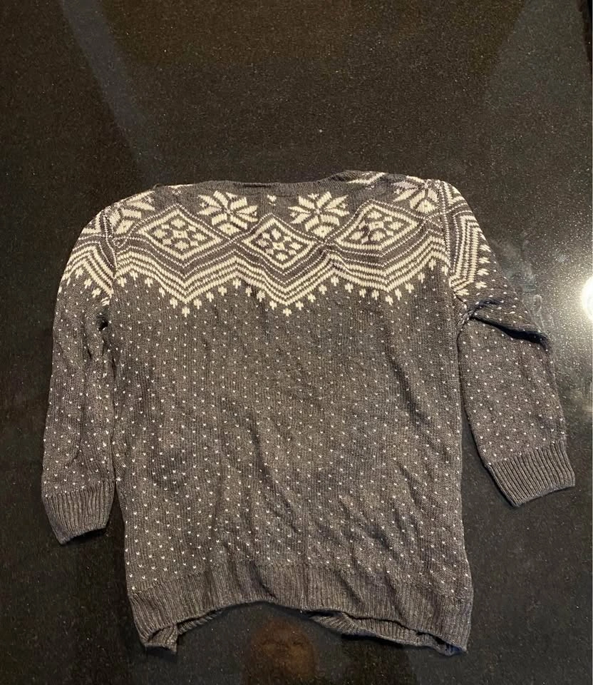 Gray Cardigan with Winter Cream Design - photo 3
