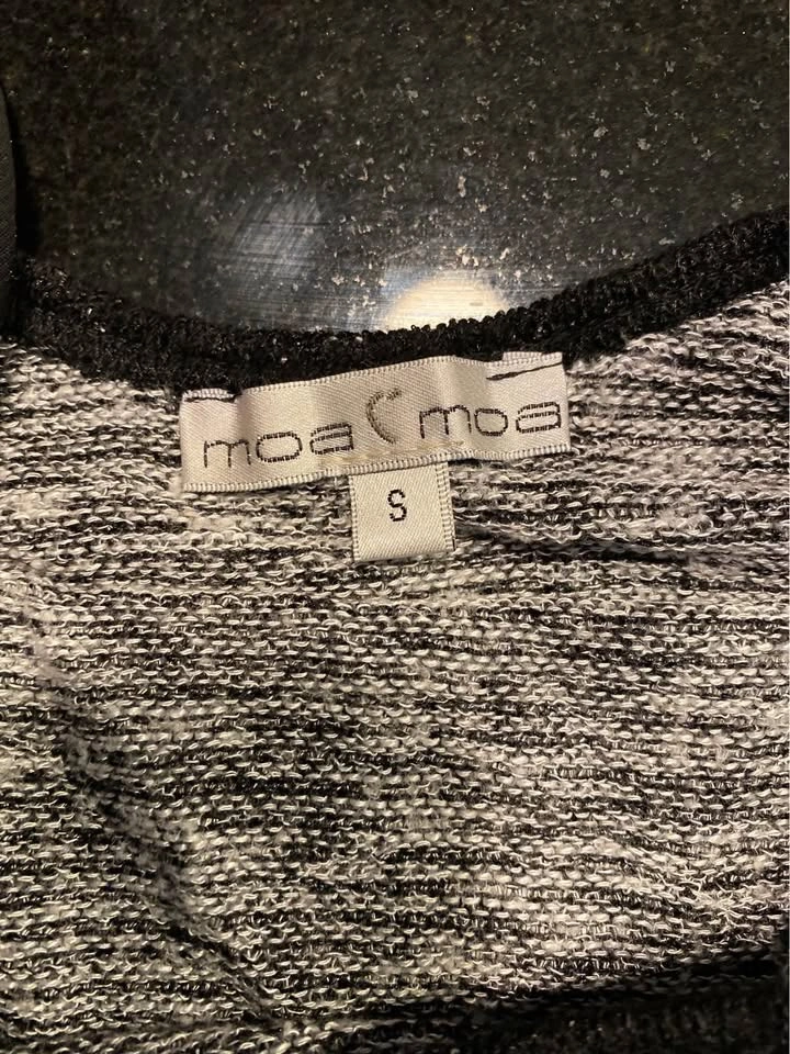 Gray and White Sweater with Lace and Bow on Back - photo 2