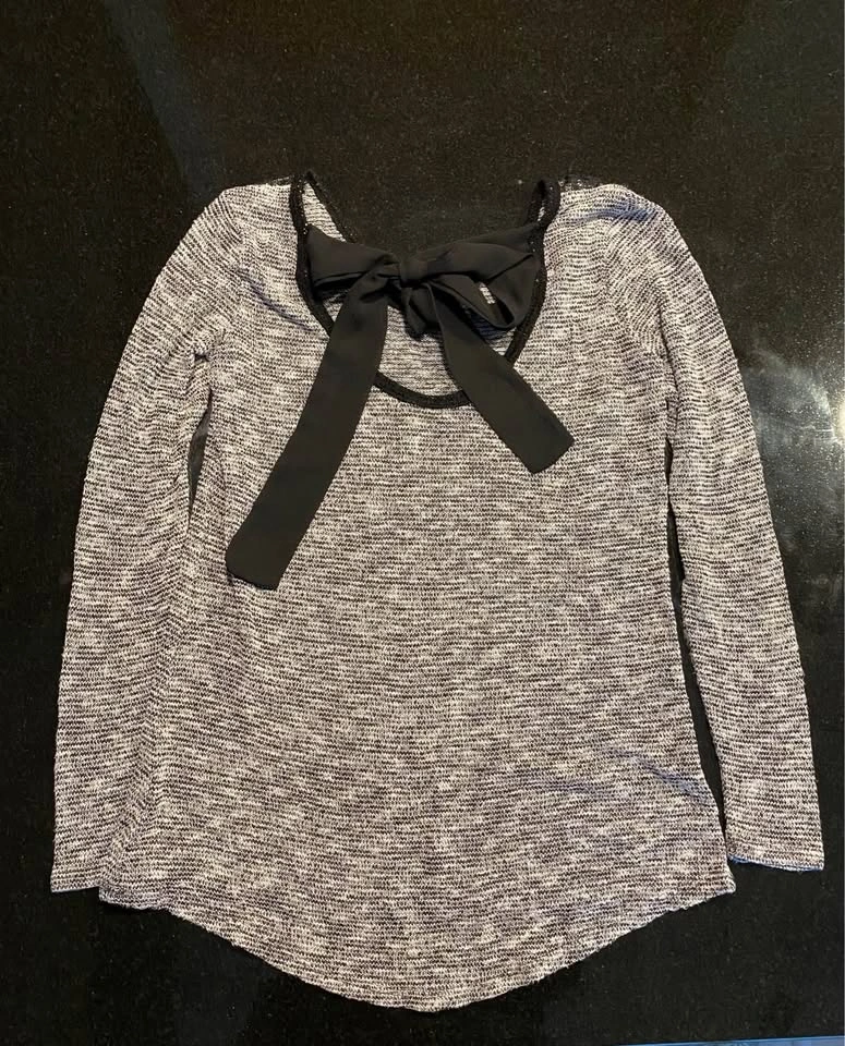 Gray and White Sweater with Lace and Bow on Back - photo 3