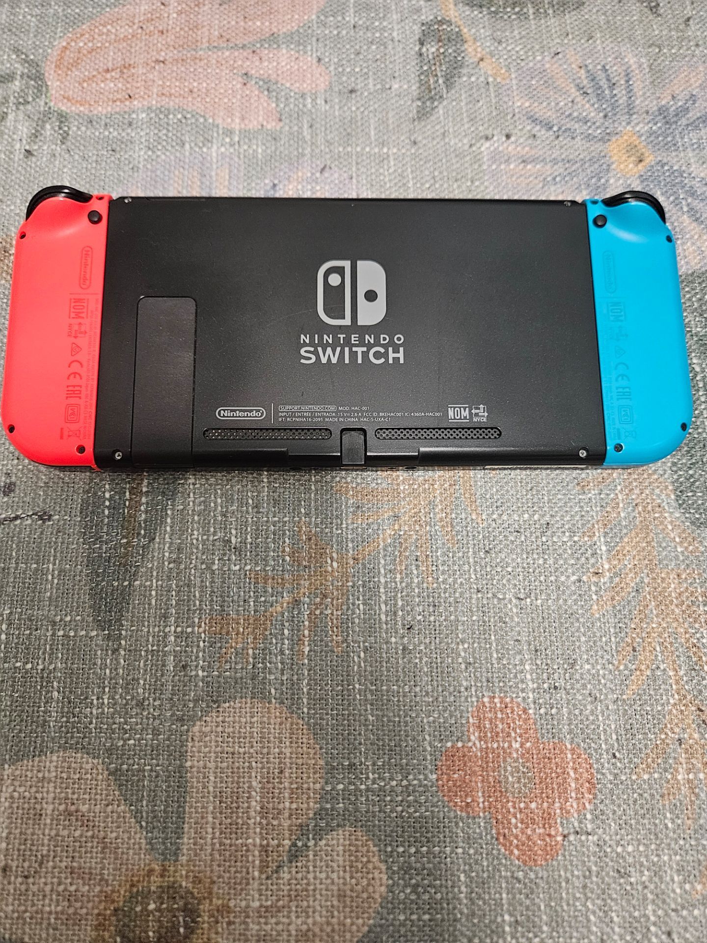 Nintendo Switch - photo 2