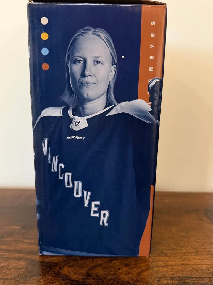 2026 Vancouver Goldeneyes Hannah Miller PWHL Bobblehead - photo 4