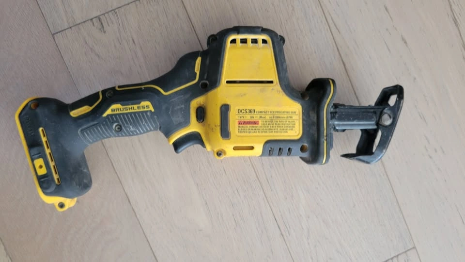 DeWalt DCS369 20V Compact Reciprocating Saw - photo 3