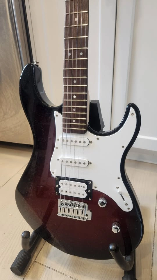 $400 Yamaha Pacifica 112V Electric Guitar - Violin Burst - photo 4