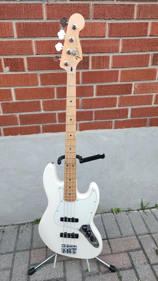 Fender Standard Jazz Bass – Arctic White - photo 2