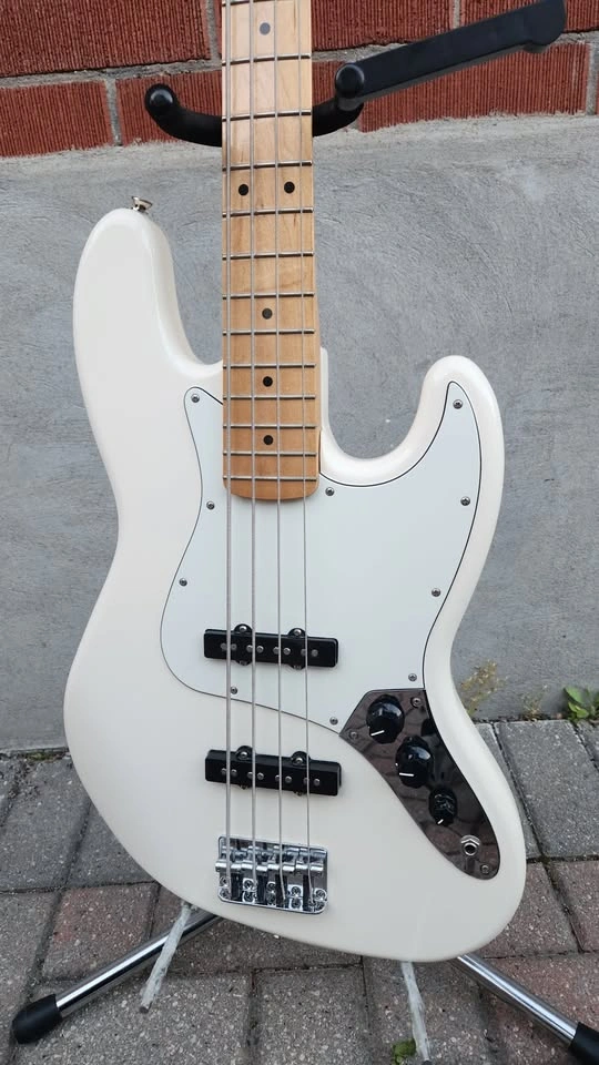 Fender Standard Jazz Bass – Arctic White - photo 3