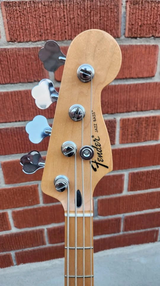 Fender Standard Jazz Bass – Arctic White - photo 4