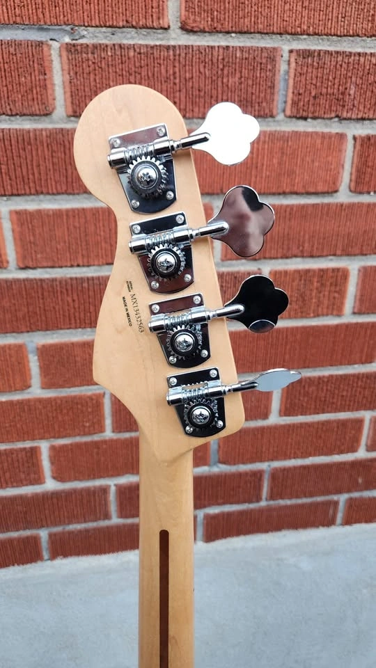 Fender Standard Jazz Bass – Arctic White - photo 5
