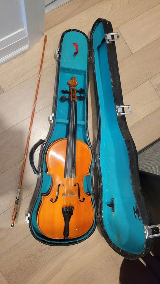 $50 Each Violin with Case - photo 2