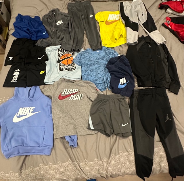 Nike 3-4 year old clothing set