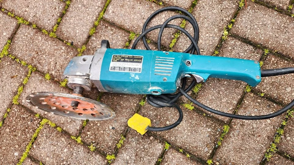 $100 Makita 7-inch sander and polisher
