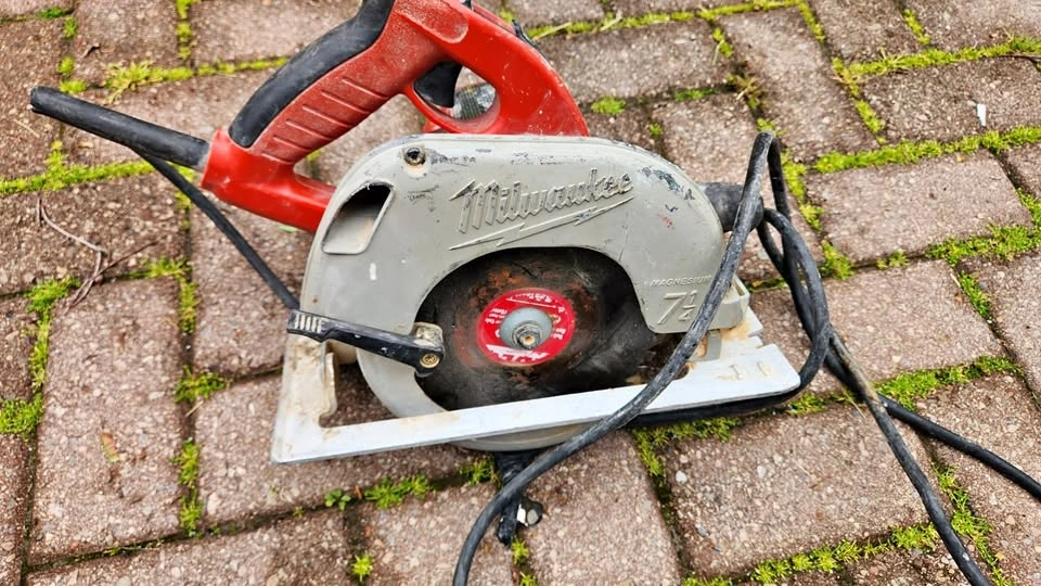 $100 Milwaukee 7-1/4" Circular Saw 110v 15amp
