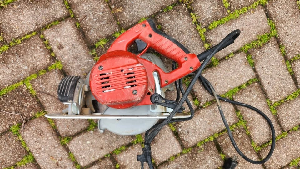 $100 Milwaukee 7-1/4" Circular Saw 110v 15amp - photo 4