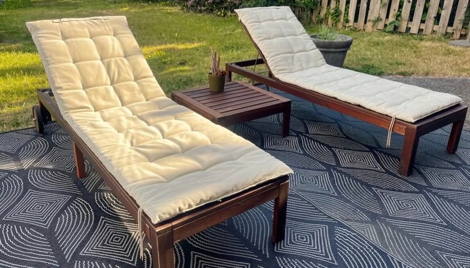 (can deliver) IKEA ÄPPLARÖ Patio Set – 2 Loungers + Table - photo 2