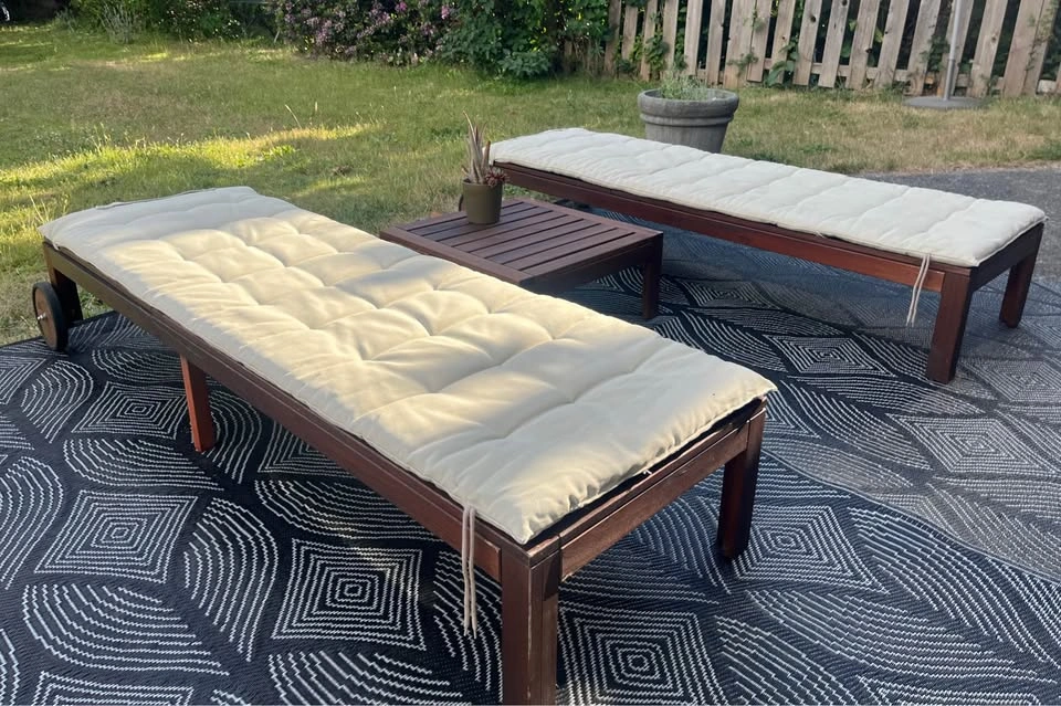 (can deliver) IKEA ÄPPLARÖ Patio Set – 2 Loungers + Table - photo 3