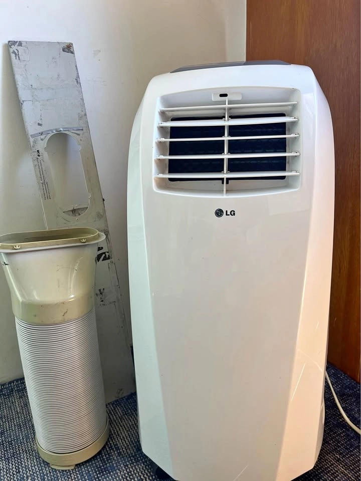LG 10,000 BTU Portable Air Conditioner – Blows Cold – Complete K