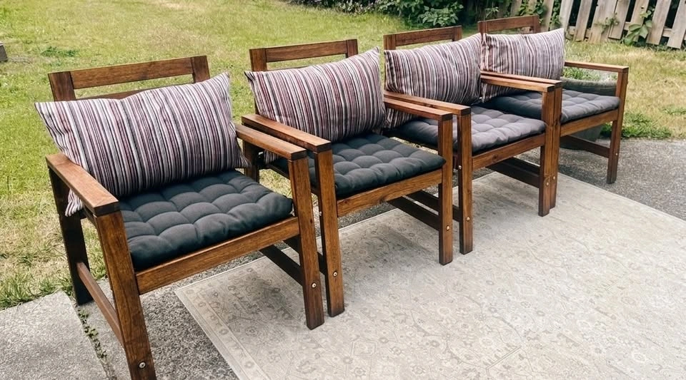 Complete Patio Furniture set – 4 chairs, table, umbrella & base - photo 2