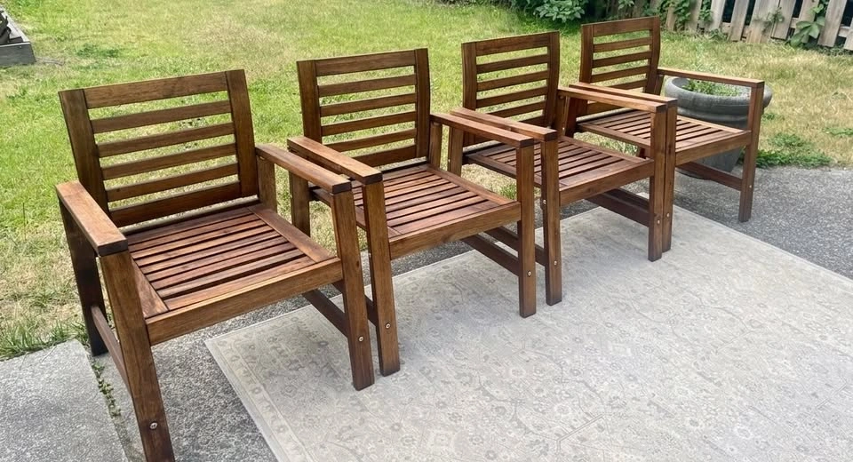 Complete Patio Furniture set – 4 chairs, table, umbrella & base - photo 3