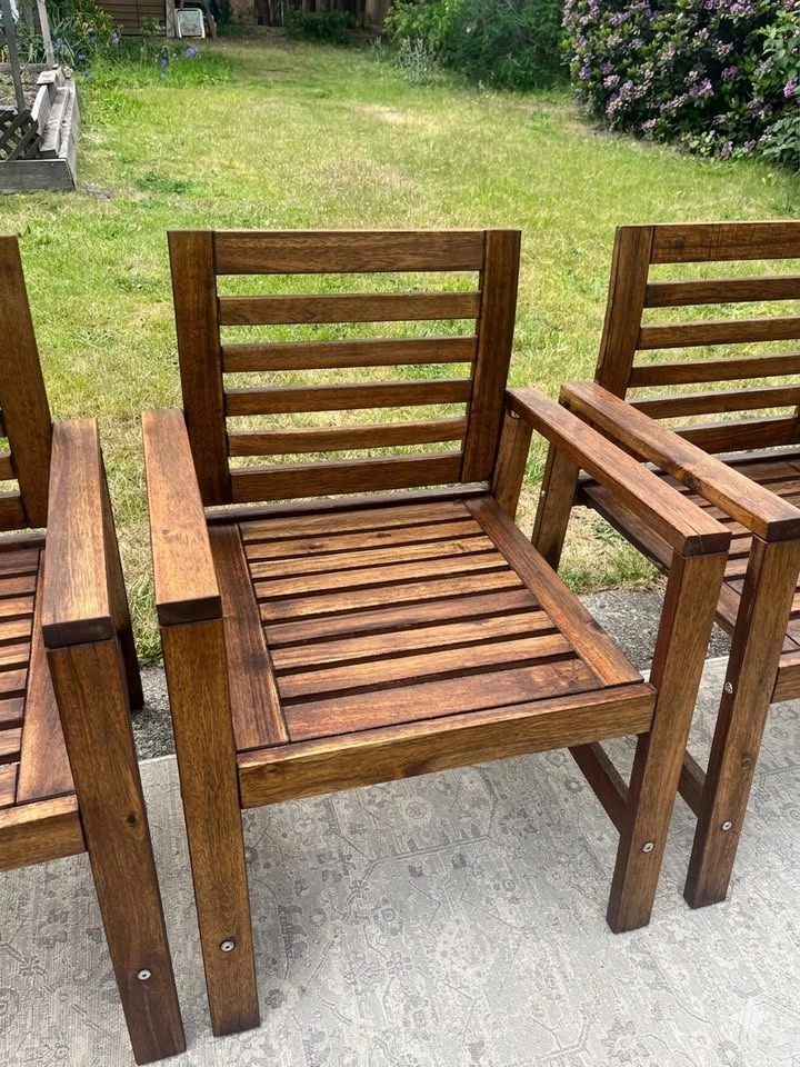 Complete Patio Furniture set – 4 chairs, table, umbrella & base - photo 5