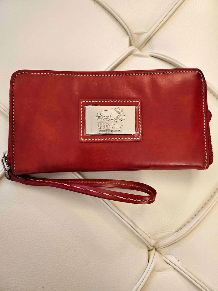 NEW Roots Leather Wallet