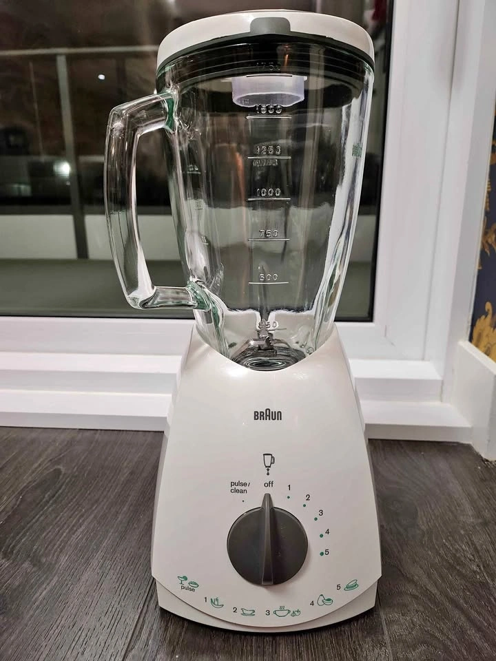 Near NEW - Braun Glass Blender