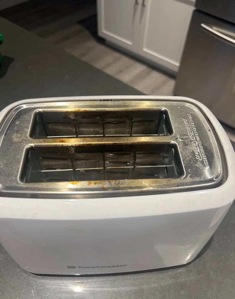 Toastmaster 2-Slice Toaster (Needs Quick Cleanup) - photo 2