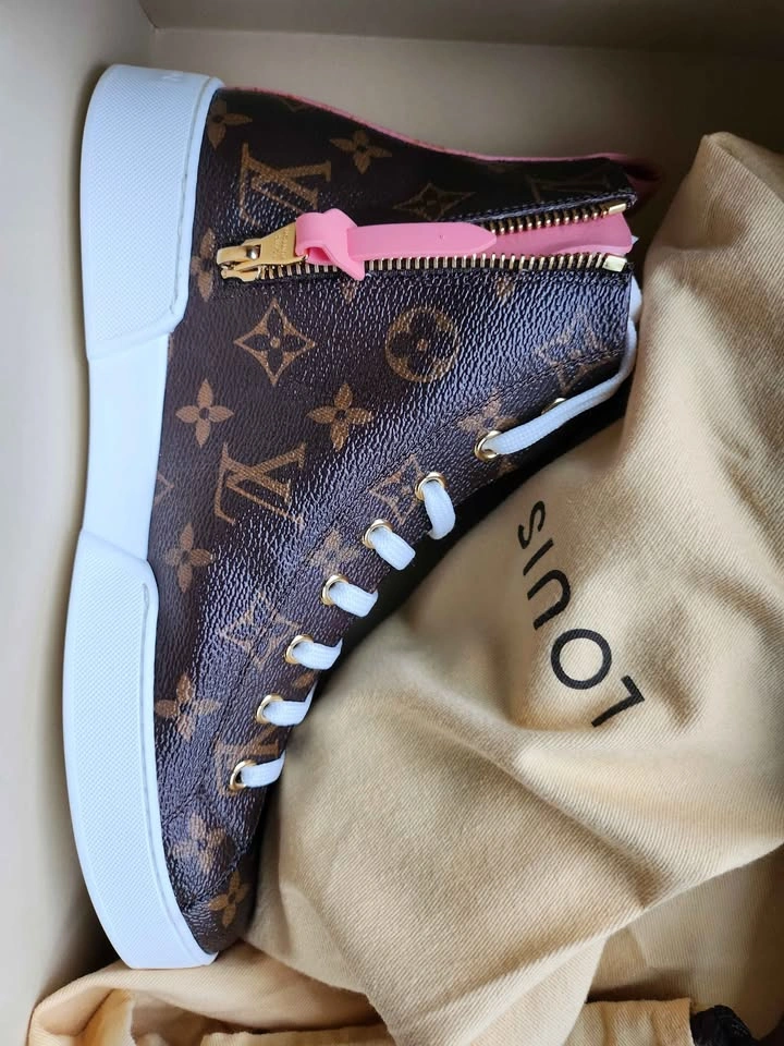 BRAND NEW - Authentic LOUIS VUITTON High-Top Sneakers - photo 3